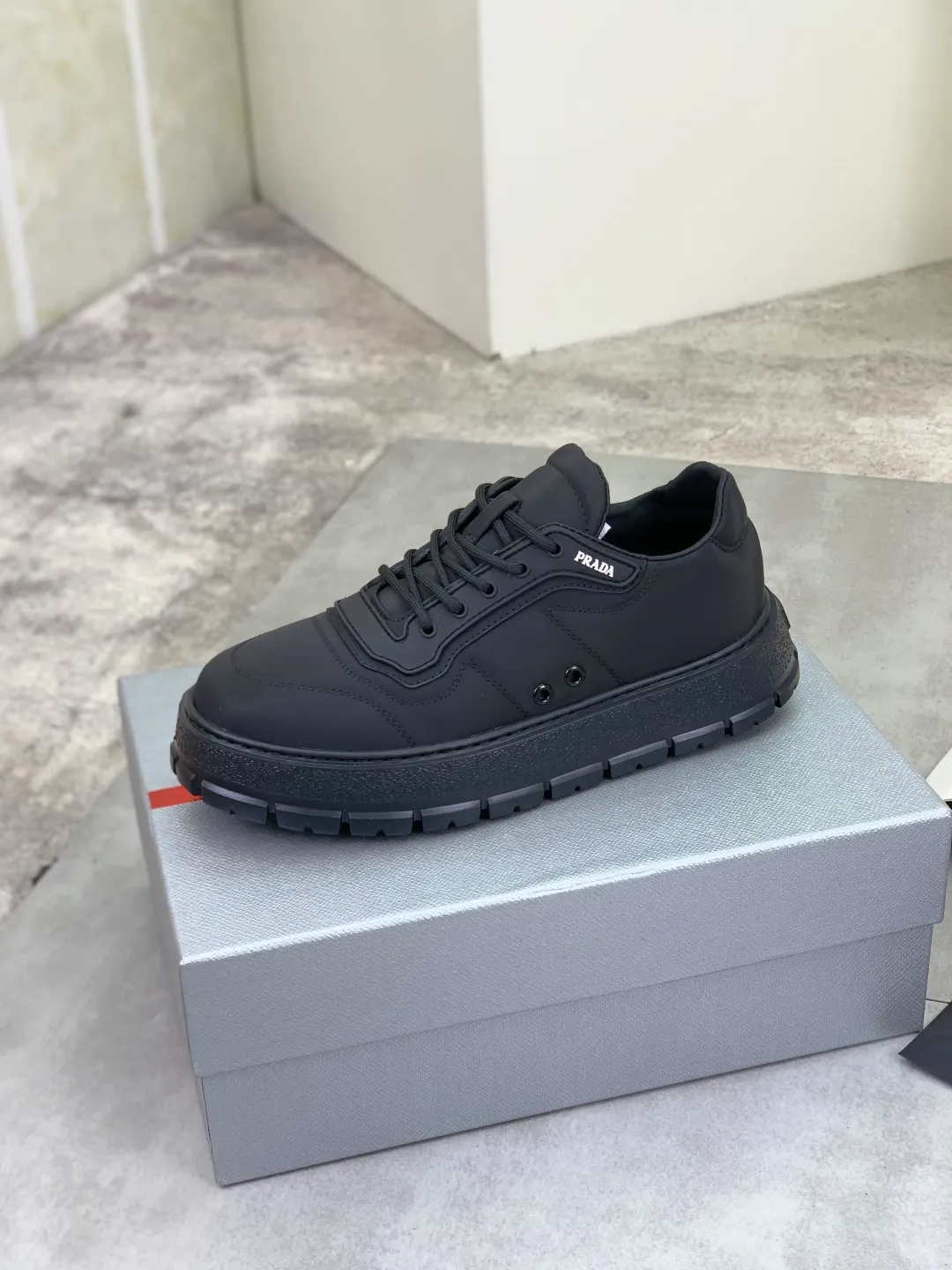 Men's men's shoes 💰P580💰 [New style] popular models are on the official website, 🆘 Trendy brand (Prada) mainly promotes popular models, avant-garde and versatile fashionable men's shoes private version mold opening, cowhide surface splicing 1:1.. Fashionable and simple, original imported cowhide lining cowhide feet; the atmosphere and personality are more fashionable, eye-catching and pursuing class. It will subvert the old idea and be a must-have for fashionistas with you! Must keep it for yourself! Tall and comfortable, large and low, high-end quality workmanship. Number of yards: 38-45 4️⃣optional.